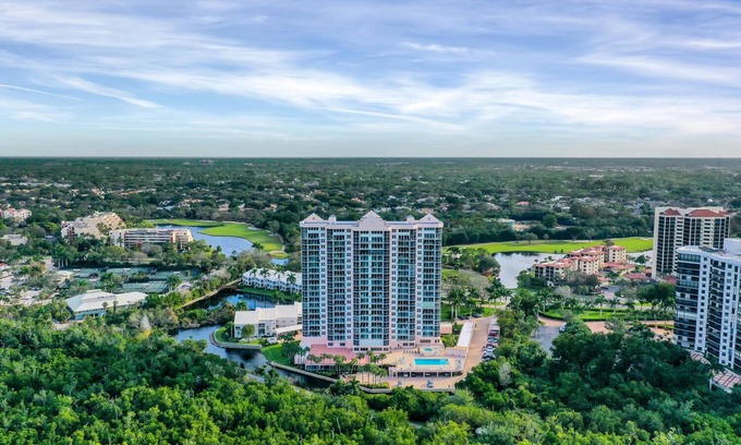 Pelican Bay Condominio | Enjoy this beautiful condo at St. Maarten in gorgeous, coastal Pelican Bay!