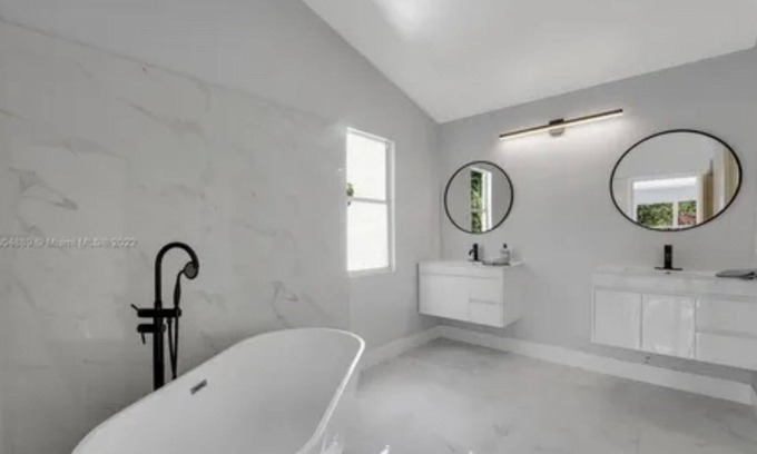 Coral Springs Casa | Enjoy this luxury 3bedroom 2 1/2 bathroom