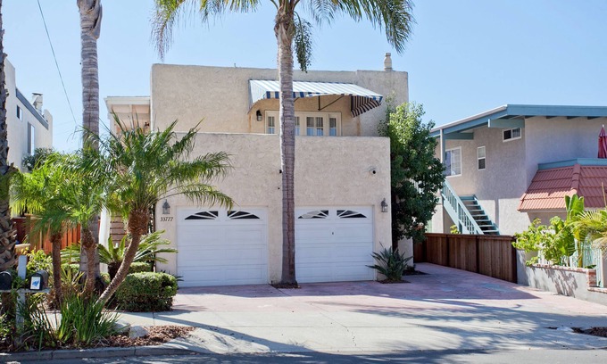 Lantern District Condominio | ¡Disfruta de dos casas por el precio de una! Duplex independiente en gran pueblo de linterna
