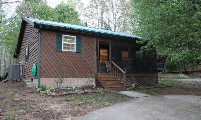 Sloans Valley Casa | ¡Disfruta de tu escapada perfecta cerca del lago Cumberland! Bañera de hidromasaje incluida! ¡Mascota amigable!