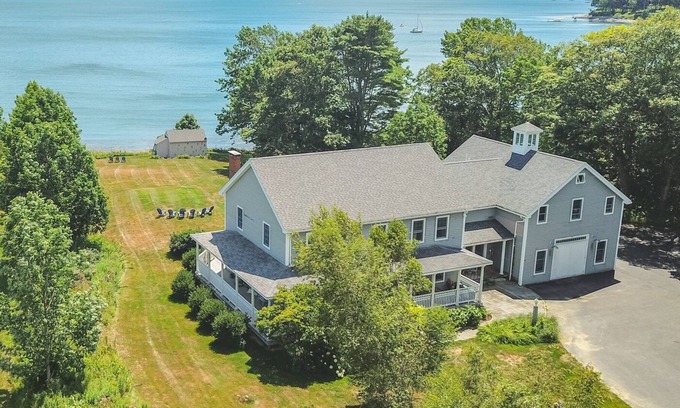 Lincolnville Casa | ¡Disfruta de tu playa privada y vistas panorámicas!