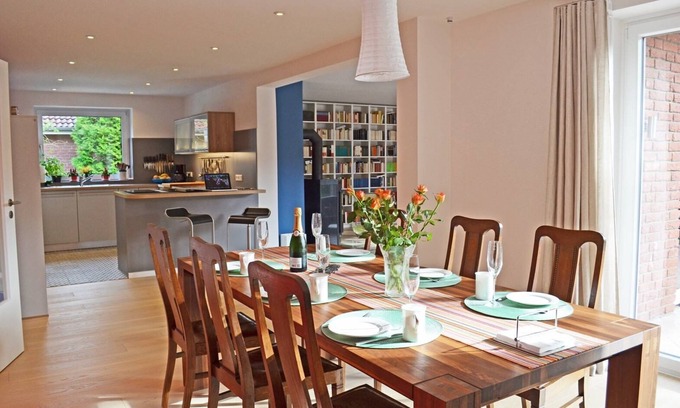 Ulsnis Casa | Bungalow moderno superior con equipos de alta calidad y estufa para familias.