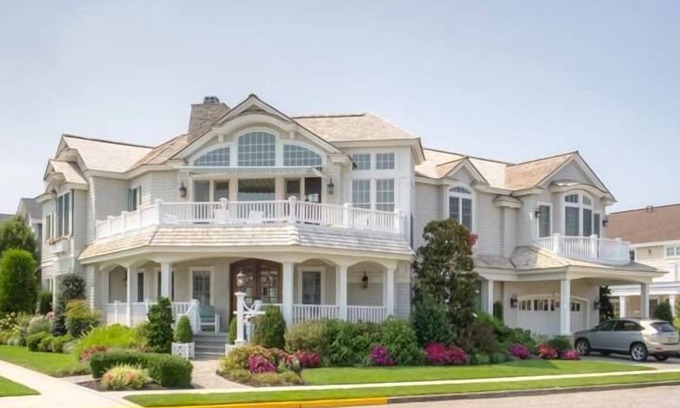 Stone Harbor Casa | Disfrute de sus vacaciones en esta hermosa casa de Stone Harbor Custom Built con 5 dormitorios, 6 baños completos y 1 medio baño.