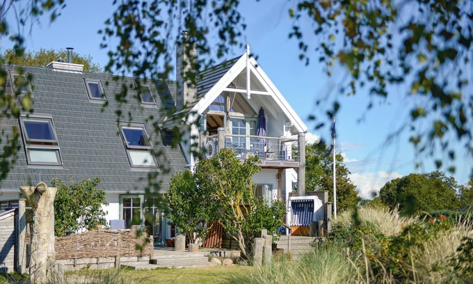 Fehmarnsund Apartamento | Enjoy your vacation: Sea view, terrace & fireplace -BEACHHOUSE FEHMARN apartment Ostwind