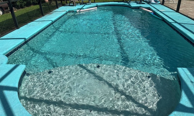 Plant City Casa | Enjoyable 3-bedroom house with wetbar and pool.