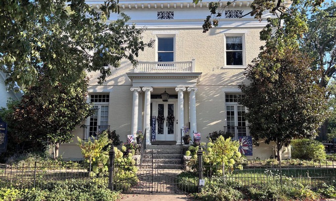 Lebanon Cama Y Desayuno | Enjoyable bed & breakfast within a historic home in downtown Lebanon