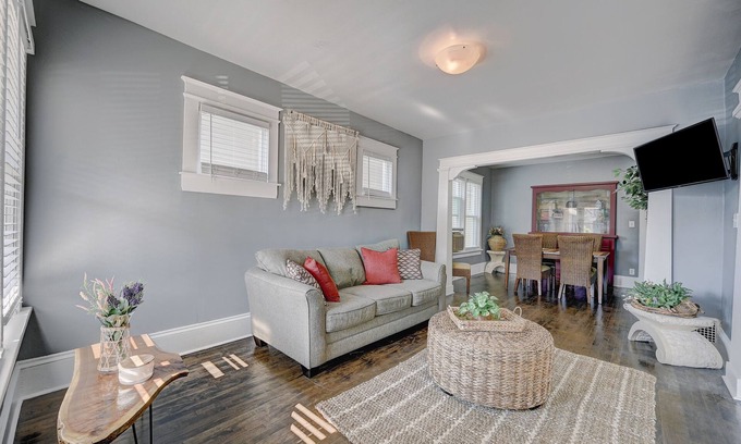 Riverwest Casa | Enjoyable Bohemian Home Near Downtown by Lake Michigan