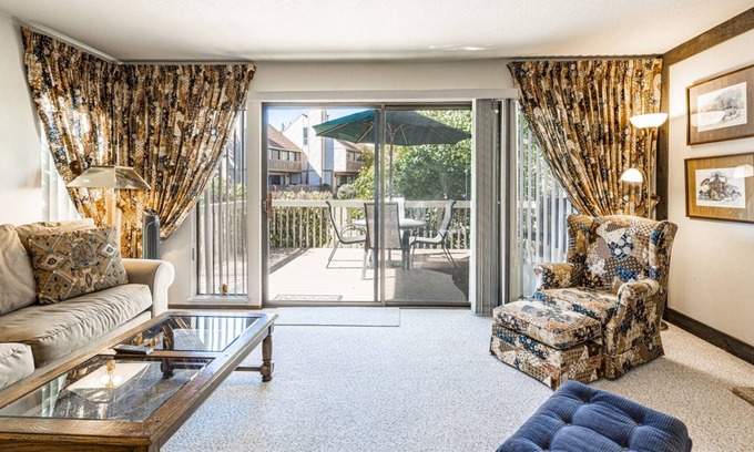 Park Meadows Condominio | Enjoyable Park City rental-5 minute walk to the PCMARC center on the free city s