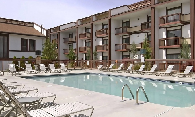 Wenatchee Hotel | Enjoyable Stay! 4 Pet-friendly Units with Free Parking, Outdoor Pool!