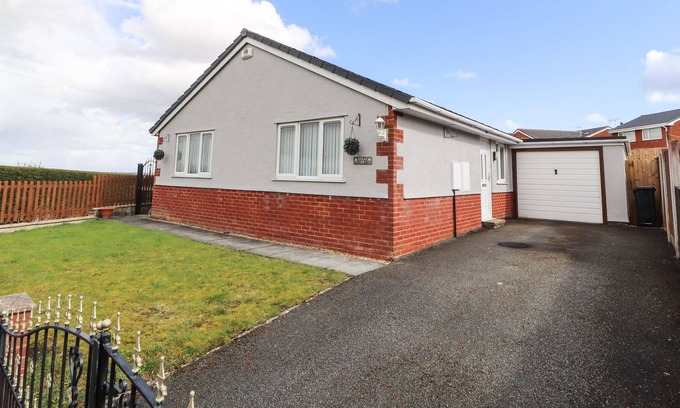 Holywell Cabaña | ENLLI, family friendly, character holiday cottage in Holywell