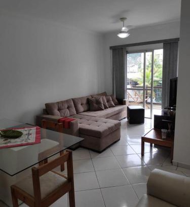 Jardim Ana Maria Apartamento | Enseada- 400m Aquário. Apt espaçoso e aconchegante