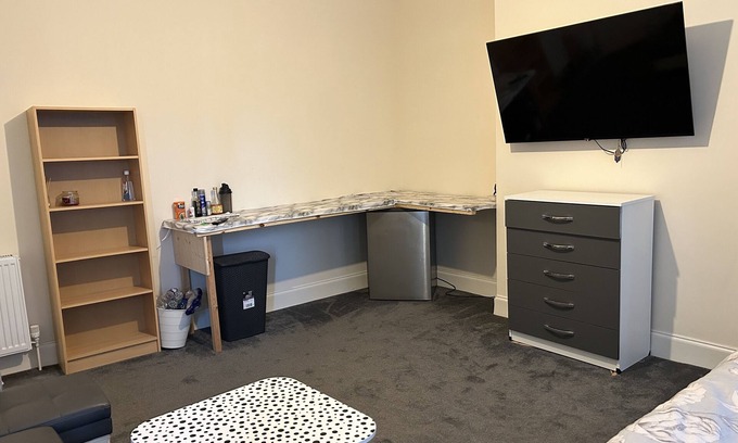 Walsall Casa | Ensuite Room with Private Bathroom at Walsall