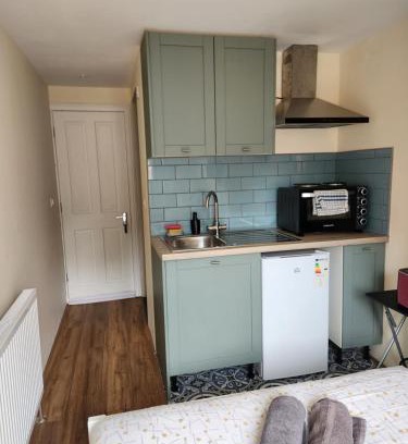 Crawley Apartamento | Ensuite Studio Flat Crawley-Gatwick