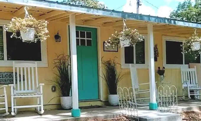 Hot Springs Casa | Entergy Boat launch. Fenced yard, extra parking