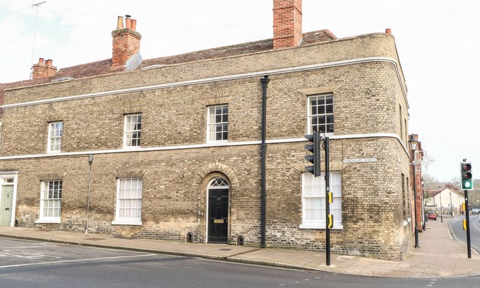 Bury St Edmunds Cabaña | ENTERPRISE HOUSE, character holiday cottage in Bury St Edmunds