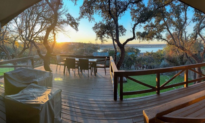 Canyon Lake Cabina | Entertainers Paradise! Breathtaking Sunsets and stunning lake views!
