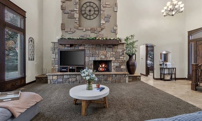 Meridian Casa | Entertainment Castle! Large Group & Company Functi