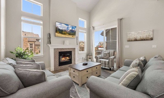 Loveland Casa | Entertainment Oasis>1st-floor Master>Mountain View