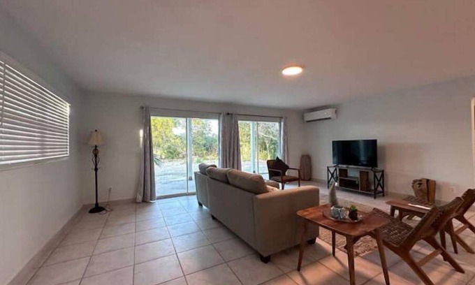 Discovery Bay Casa | Entire Waterfront House