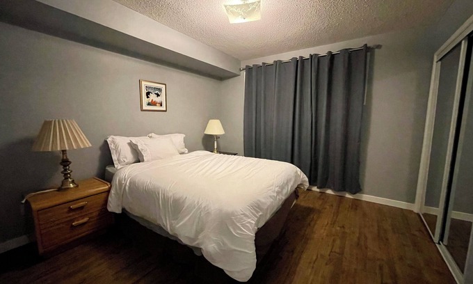 Stettler Casa | Entire 2-bedroom 1.5 bath townhouse w/ kitchen & laundry near amenities 1700sqft
