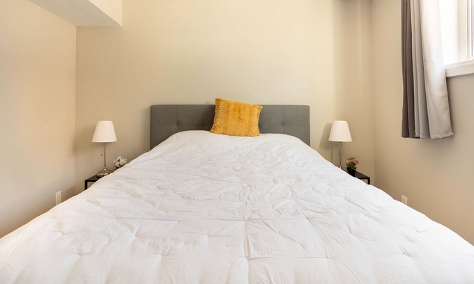 Fairfield Apartamento | ENTIRE 2 BEDROOM APARTMENT DOWNTOWN