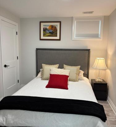Grand River South Apartamento | Entire 2 Bedroom Apartment in Kitchener