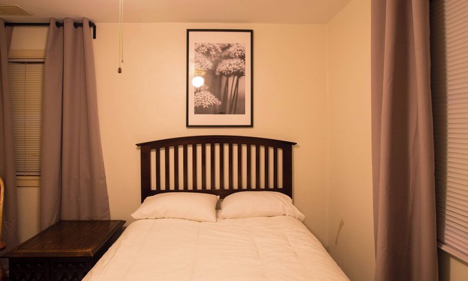 Westland Casa | Family-Friendly Getaway - 2BR Home Near DTW & Downtown Detroit