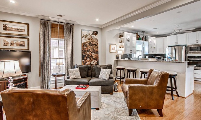 Old Irving Park Casa | Entire 2 bedroom house with open floor plan, porch and patio, close to shopping!