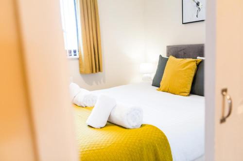 Clearbrook Casa | Entire 2 Bedroom House near Derriford with Parking