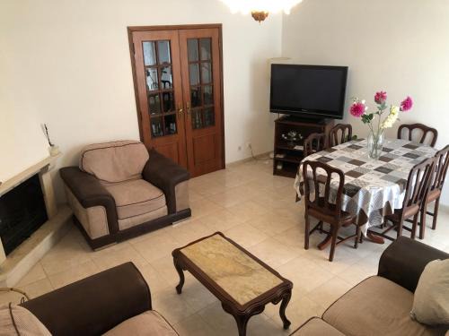 Samouco Apartamento | Entire 3 bed rooms Apartment with Private wc !