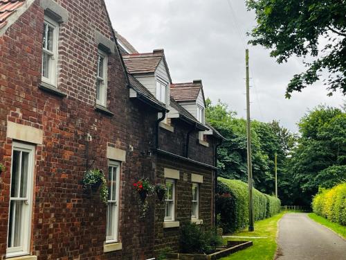 Eaton Casa | Entire 3 bedroom coach house