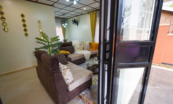Kireka Casa | Entire 3-Bedroom Holiday Home in Kampala, Lovingly Furnished