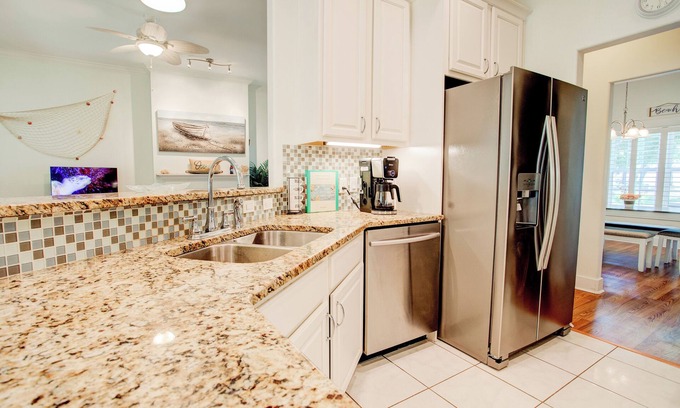 Fort Walton Beach - Destin Casa | Entire 3-bedroom home in Niceville, iconic bay view15 min from Destin beaches!