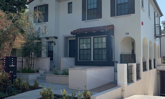 Mid Central Condominio | Entire 3Bds 3Ba Condo with private parking in Prime Pasadena