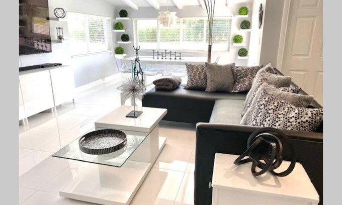 Hollywood Lakes Casa | Entire 3br 2ba House Pet Friendly Close to Beach