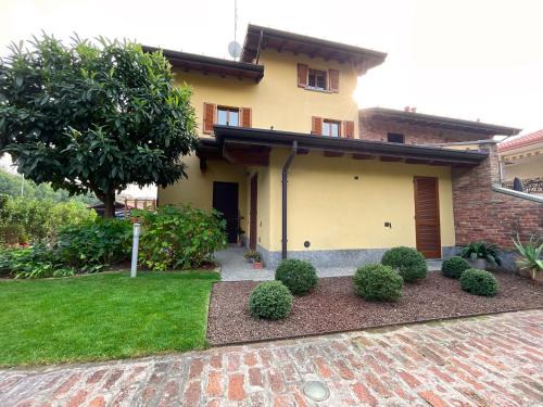 Seregno Apartamento | Entire accommodation with private garden near Milan and Lake Como - Free parking - Family friendly