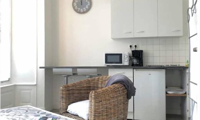 Laval Apartamento | ENTIRE APARTMENT DOWNTOWN LAVAL