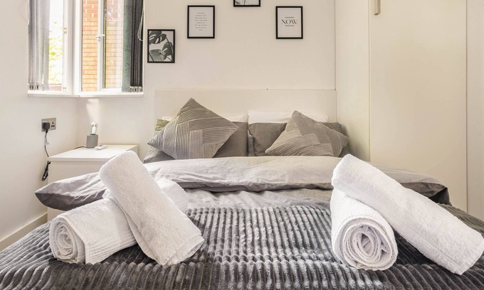 Handsworth Apartamento | Entire Apartment, Fast Wifi, Free Parking, Free Prime Video & Netflix