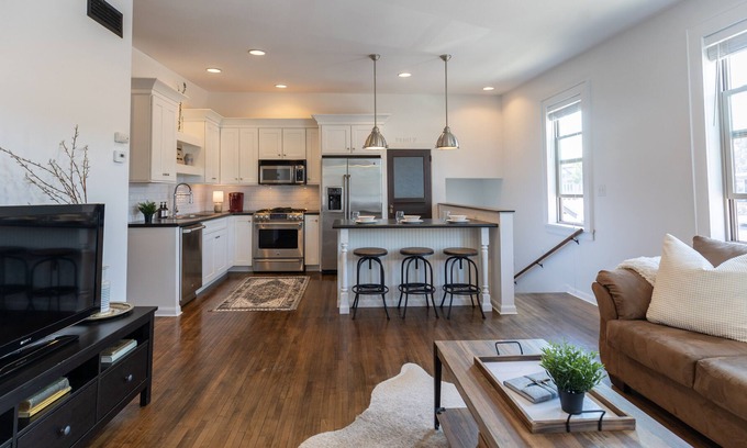 New Ulm Apartamento | Entire Apartment - In Downtown New Ulm - Historic
