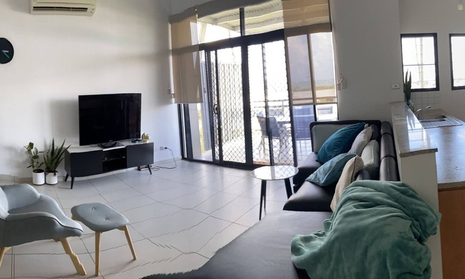 Stuart Park Apartamento | Entire Apartment with city and harbour views
