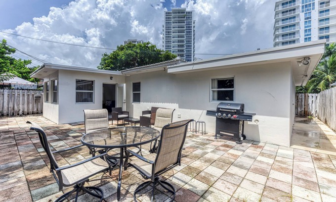 Lauderdale Beach Casa | Entire BEACH HOUSE on Ocean Blvd Fort Lauderdale!
