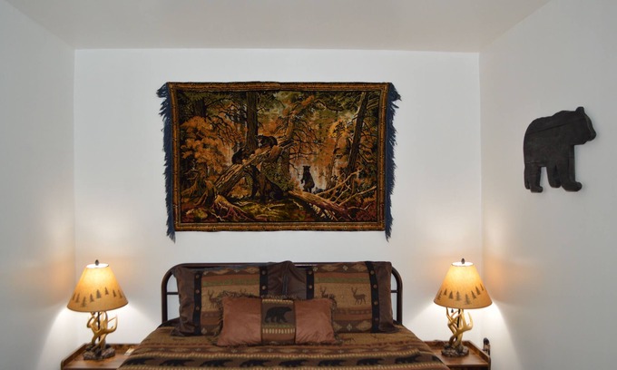 Essex Casa | Entire Bear Den (cozy cabin) close to Glacier