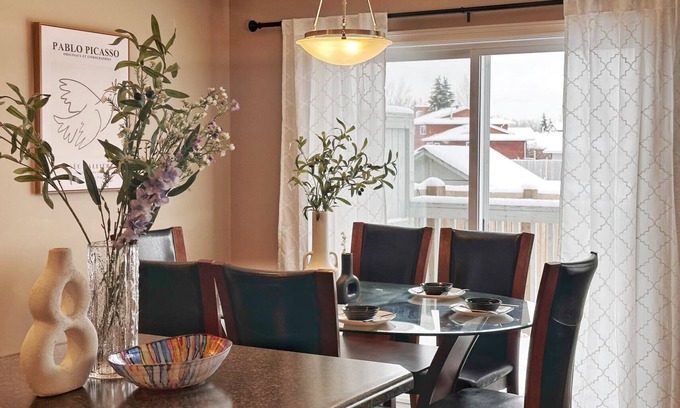 Northwest Edmonton Casa | Entire Beautiful and Cozy Home in Northwest of Edmonton