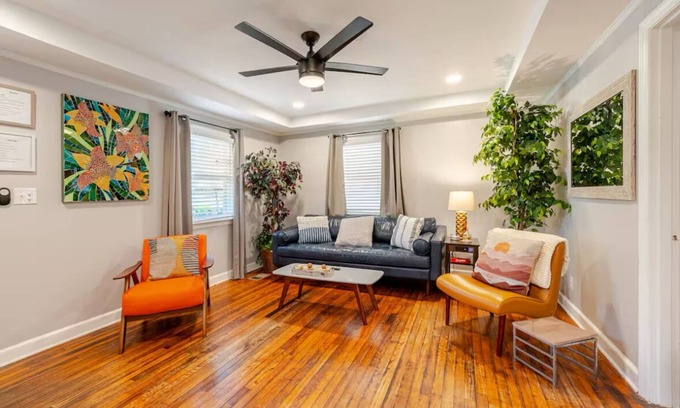 Winston - Salem Casa | Entire Bungalow hosted by Medina