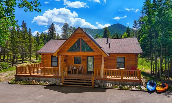 Black Hawk Chalet De Esquí | Entire Cabin Chalet in the Mountains! Lake! Kayak! Sauna! Hot Tub! Hike!