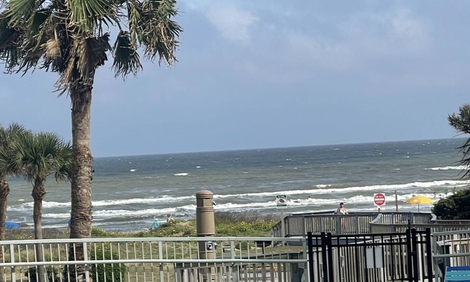 Beachside Village Complejo | Entire condo Lone Star Rally weekend