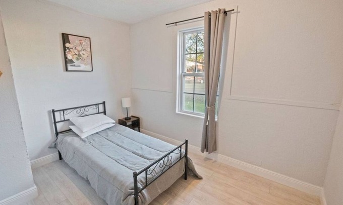 Jacksonville Casa | Entire cozy house near TIA Arena