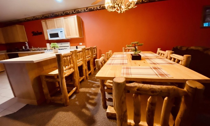 Oglesby Cabina | Entire Cozy Villa 2 min Near Starved Rock!