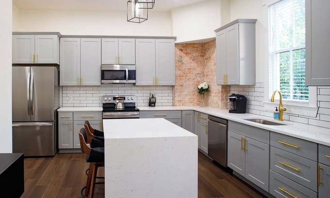Metropolitan Casa | Entire Duplex-Historic Savannah
