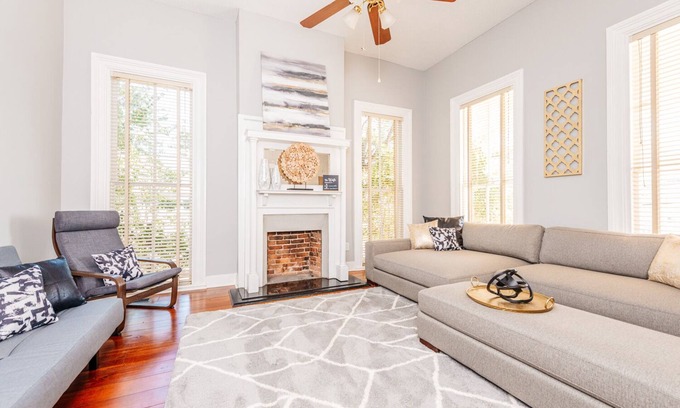 Macon Casa | Entire Duplex-Sleeps 19 Perfect for Large Groups